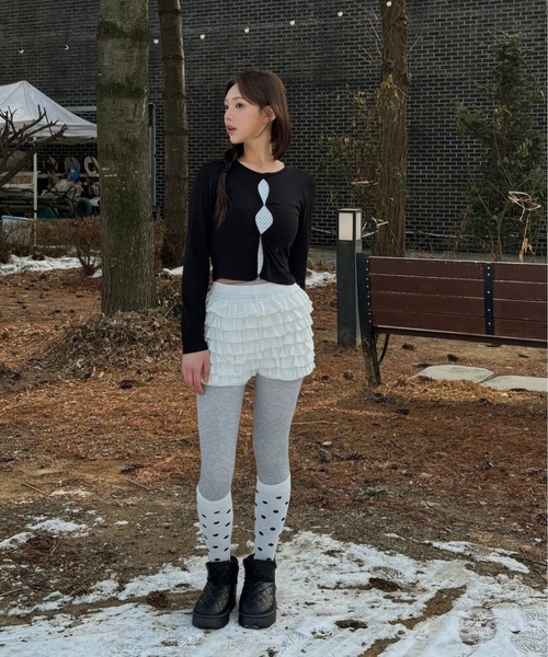 Vini（ヴィニ）の「【フロントカットアウト】ドットショート丈トップス（Tシャツ/カットソー・レディース・ブラック・MEDIUM）」の12枚目の写真