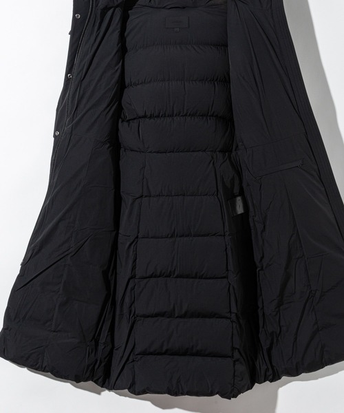 Mackage(マッカージュ)の「Mackage CORALIA-CITY Hooded Light Down Coat マッカージュ コラリア シティ ロング ダウンジャケット(ダウンジャケット/コート・レディース・ブラック/クリーム・MEDIUM/X-SMALL/SMALL)」の15枚目の写真