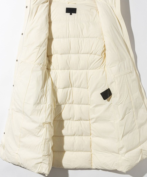 Mackage(マッカージュ)の「Mackage CORALIA-CITY Hooded Light Down Coat マッカージュ コラリア シティ ロング ダウンジャケット(ダウンジャケット/コート・レディース・ブラック/クリーム・MEDIUM/X-SMALL/SMALL)」の19枚目の写真
