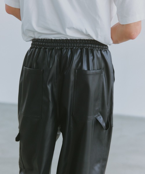 MILITARY(ミリタリー)の「【SETUP7】PU Cargo Trousers / PUレザーカーゴパンツ ワイドシルエット(カーゴパンツ・メンズ・ブラック/グレー/ブラウン・M/L)」の18枚目の写真