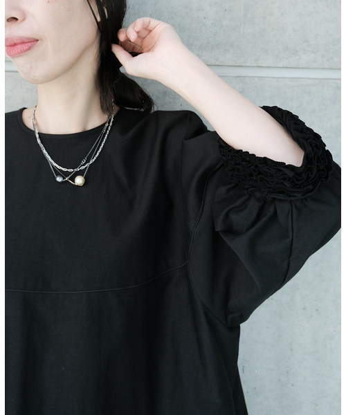 IENA（イエナ）の「Maison IENA 別注 Nell/ネル 袖フリルワンピース 252-40292（ワンピース・レディース・ブラック・FREE）」の3枚目の写真