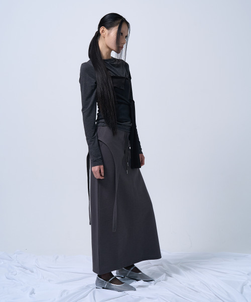 ZIZEMUSEUM（ジゼミュージアム）の「CUT-OUT MAXI LONG SKIRT (CHARCOAL)（スカート・レディース・その他・SMALL/MEDIUM）」の2枚目の写真