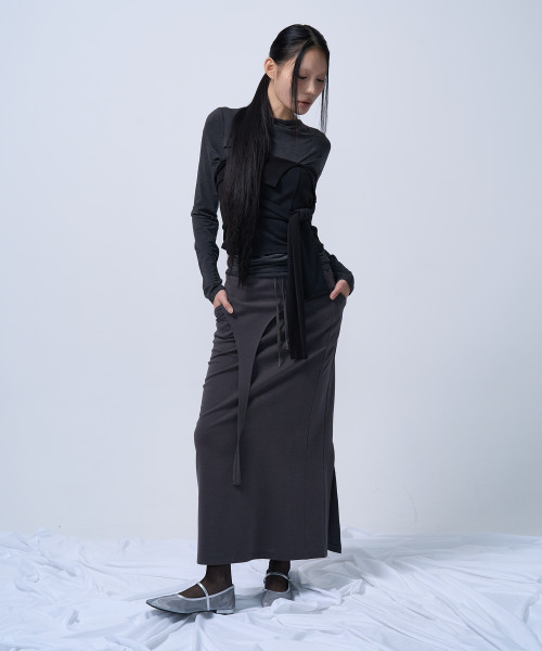 ZIZEMUSEUM（ジゼミュージアム）の「CUT-OUT MAXI LONG SKIRT (CHARCOAL)（スカート・レディース・その他・SMALL/MEDIUM）」の3枚目の写真