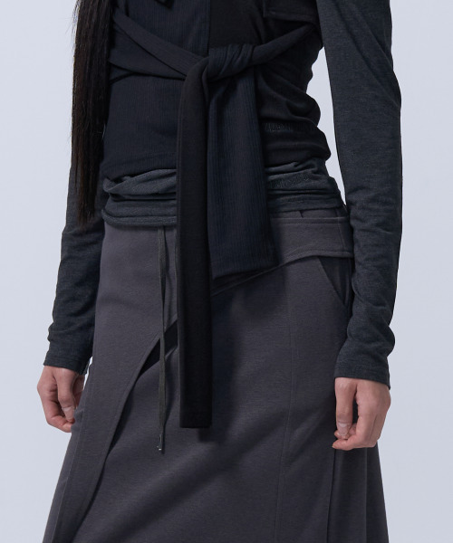 ZIZEMUSEUM（ジゼミュージアム）の「CUT-OUT MAXI LONG SKIRT (CHARCOAL)（スカート・レディース・その他・SMALL/MEDIUM）」の4枚目の写真