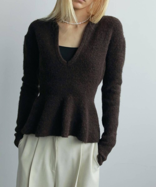 anuke(アンヌーク)の「Soft Peplum Knit(ニット/セーター・レディース・ネイビー/ブラウン・FREE)」の2枚目の写真