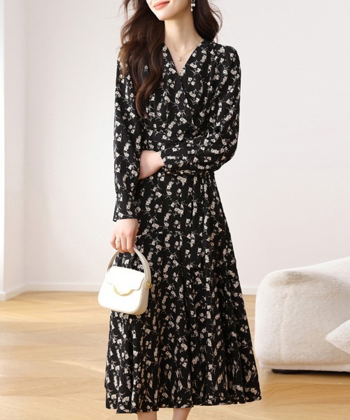 ONEP STAR(ワンピスター)の「花柄ロングワンピース(ワンピース・レディース・ブラック・MEDIUM/X-LARGE/LARGE)」の1枚目の写真