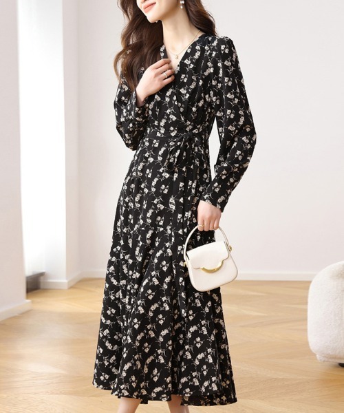 ONEP STAR(ワンピスター)の「花柄ロングワンピース(ワンピース・レディース・ブラック・MEDIUM/X-LARGE/LARGE)」の2枚目の写真