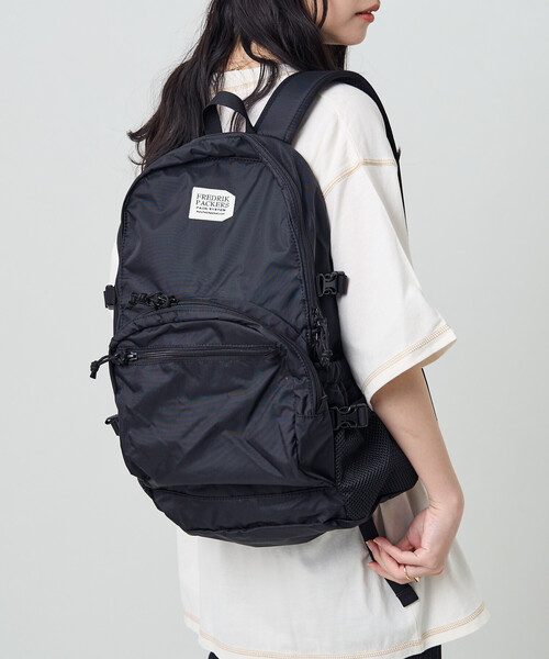 FREAK'S STORE（フリークスストア）の「＜新色追加＞FREDRIK PACKERS/フレドリックパッカーズ 210D DAY PACK TIPI/マザーズリュックサック/バックパック/デイパック（バックパック/リュック・レディース・ブラック/チャコールグレー・ONE SIZE）」の16枚目の写真