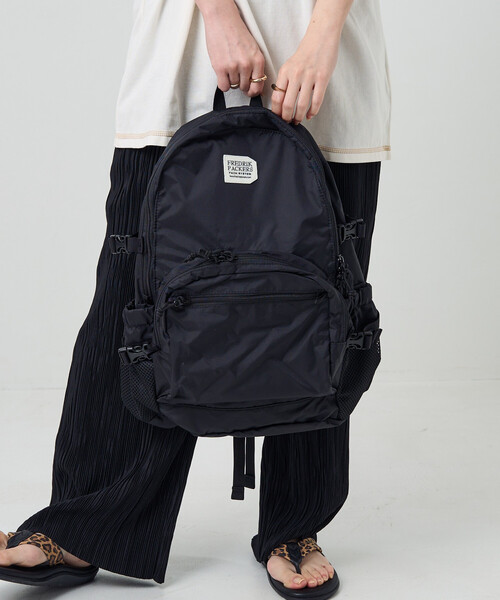 FREAK'S STORE（フリークスストア）の「＜新色追加＞FREDRIK PACKERS/フレドリックパッカーズ 210D DAY PACK TIPI/マザーズリュックサック/バックパック/デイパック（バックパック/リュック・レディース・ブラック/チャコールグレー・ONE SIZE）」の15枚目の写真