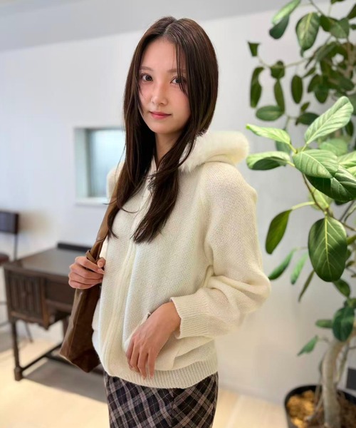 mebole(メボレ)の「Cozy Fur Knit Zip Hoodie(パーカー・レディース・ホワイト/ベージュ・FREE)」の1枚目の写真