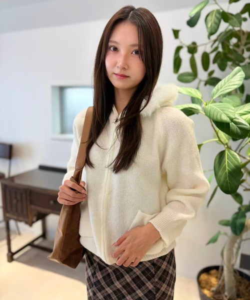 mebole(メボレ)の「Cozy Fur Knit Zip Hoodie(パーカー・レディース・ホワイト/ベージュ・FREE)」の3枚目の写真