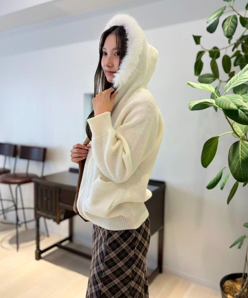 mebole(メボレ)の「Cozy Fur Knit Zip Hoodie(パーカー・レディース・ホワイト/ベージュ・FREE)」の14枚目の写真