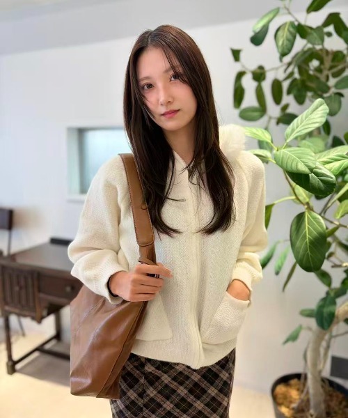 mebole(メボレ)の「Cozy Fur Knit Zip Hoodie(パーカー・レディース・ホワイト/ベージュ・FREE)」の7枚目の写真