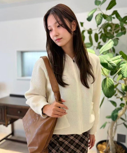 mebole(メボレ)の「Cozy Fur Knit Zip Hoodie(パーカー・レディース・ホワイト/ベージュ・FREE)」の5枚目の写真