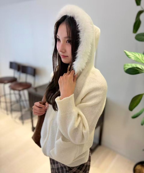 mebole(メボレ)の「Cozy Fur Knit Zip Hoodie(パーカー・レディース・ホワイト/ベージュ・FREE)」の11枚目の写真