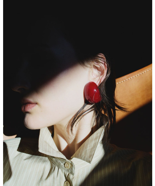 VERMEIL par iena(ヴェルメイユパーイエナ)の「MICHAEL NASH JEWELRY マイケルナッシュジュエリー レジンイヤリング(イヤリング・レディース・ブラック/ブルー/レッド・FREE)」の3枚目の写真