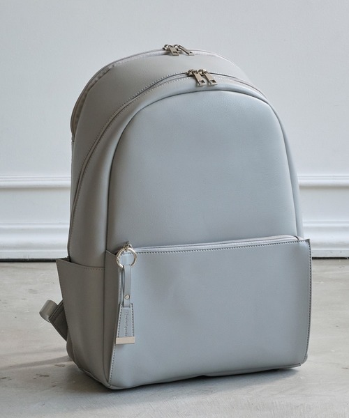 12Twelve Agenda(トゥエルブ アジェンダ)の「PC収納付き合皮A4リュック(バックパック/リュック・レディース・チャコールグレー/ライトグレー/ブラウン・FREE)」の3枚目の写真