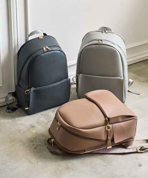 12Twelve Agenda(トゥエルブ アジェンダ)の「PC収納付き合皮A4リュック(バックパック/リュック・レディース・チャコールグレー/ライトグレー/ブラウン・FREE)」の4枚目の写真