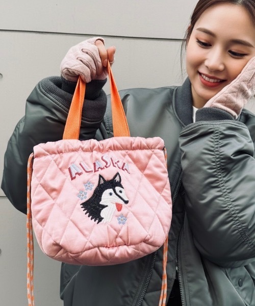HOUSTON(ヒューストン)の「HOUSTON / SATIN EFFECT BAG(MARMALADE/CAT)HS6023W HS6025W(ショルダーバッグ・レディース・ラベンダー/ネイビー/イエロー/チャコールグレー/レッド/ピンク・ONESIZE)」の5枚目の写真
