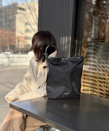 EFOLE（エフォル）の「【ZOZO限定】Nylon conbi onehandlebag/ﾅｲﾛﾝｺﾝﾋﾞﾜﾝﾊﾝﾄﾞﾙﾊﾞｯｸﾞ（トートバッグ）」