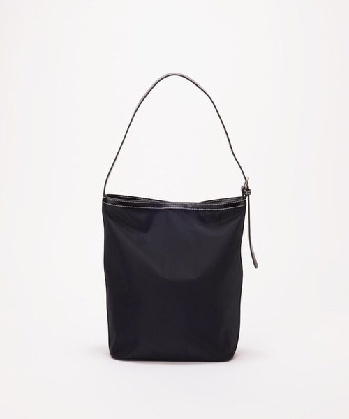 EFOLE（エフォル）の「【ZOZO限定】Nylon conbi onehandlebag/ﾅｲﾛﾝｺﾝﾋﾞﾜﾝﾊﾝﾄﾞﾙﾊﾞｯｸﾞ（トートバッグ・レディース・ブラック/ベージュ・FREE）」の4枚目の写真