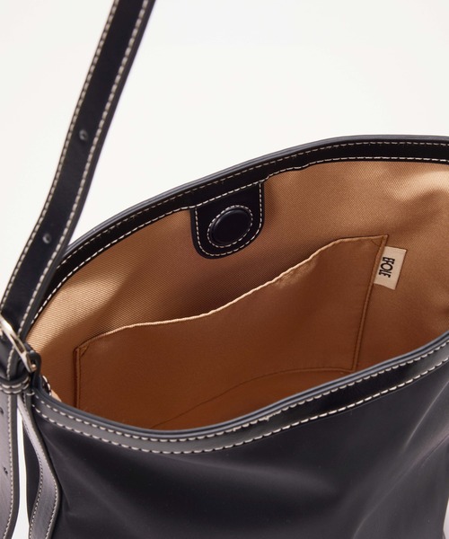 EFOLE（エフォル）の「【ZOZO限定】Nylon conbi onehandlebag/ﾅｲﾛﾝｺﾝﾋﾞﾜﾝﾊﾝﾄﾞﾙﾊﾞｯｸﾞ（トートバッグ・レディース・ブラック/ベージュ・FREE）」の9枚目の写真