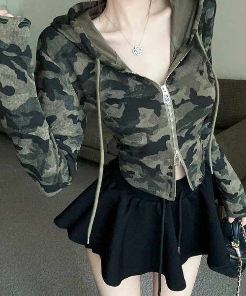 SHEENA(シーナ)の「カモフラ柄ダブルジップフーディートップス(Tシャツ/カットソー・レディース・カーキ・M)」の3枚目の写真