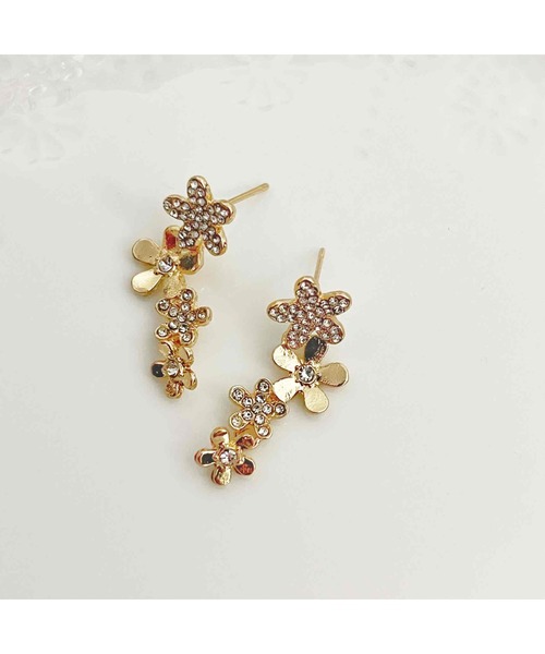tone(トーン)の「【88eighty-eight】キラキラゴールドビジューエレガントフラワーピアス【import】(MA)(ピアス(両耳用)・レディース・ゴールド・FREE)」の4枚目の写真