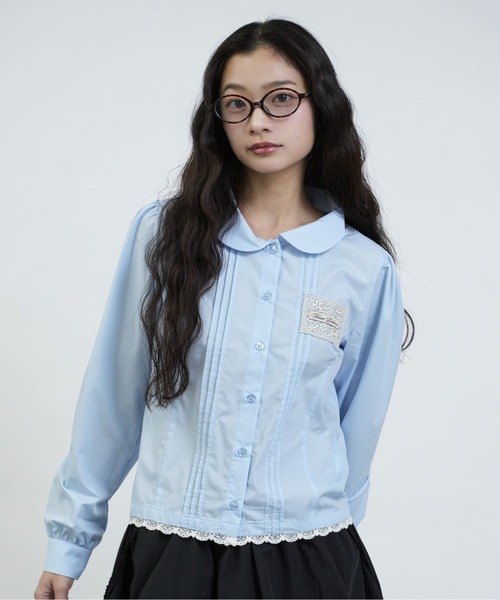 FCMM(エフシーエムエム)の「【日本限定】TAG BLOUSE LONG SLEEVES / ロングスリーブタグブラウス(シャツ/ブラウス・レディース・オフホワイト/ネイビー/ライトブルー・SMALL/MEDIUM)」の1枚目の写真