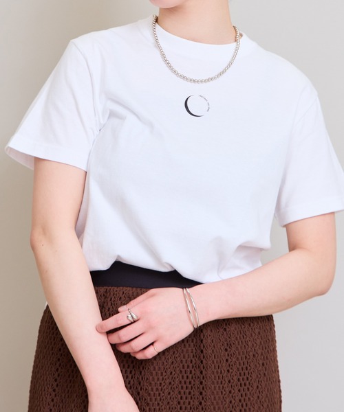 LHELBIE(レルビエ)の「ミニロゴTシャツ(Tシャツ/カットソー・レディース・オフホワイト/ブラック・M)」の1枚目の写真