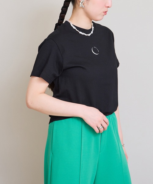 LHELBIE(レルビエ)の「ミニロゴTシャツ(Tシャツ/カットソー・レディース・オフホワイト/ブラック・M)」の4枚目の写真