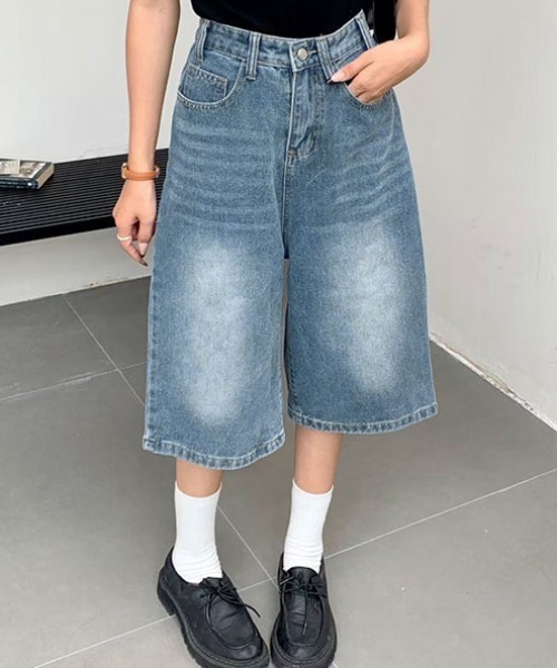 Ada.(エイダ)の「【Mellfy】ヴィンテージ風 ルーズシルエット ワイドデニム ハーフ パンツ(デニムパンツ・レディース・ライトブルー/ブルー・S/M)」の1枚目の写真