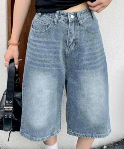 Ada.(エイダ)の「【Mellfy】ヴィンテージ風 ルーズシルエット ワイドデニム ハーフ パンツ(デニムパンツ・レディース・ライトブルー/ブルー・S/M)」の5枚目の写真