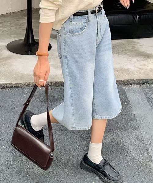 Ada.(エイダ)の「【Mellfy】ヴィンテージ風 ルーズシルエット ワイドデニム ハーフ パンツ(デニムパンツ・レディース・ライトブルー/ブルー・S/M)」の3枚目の写真