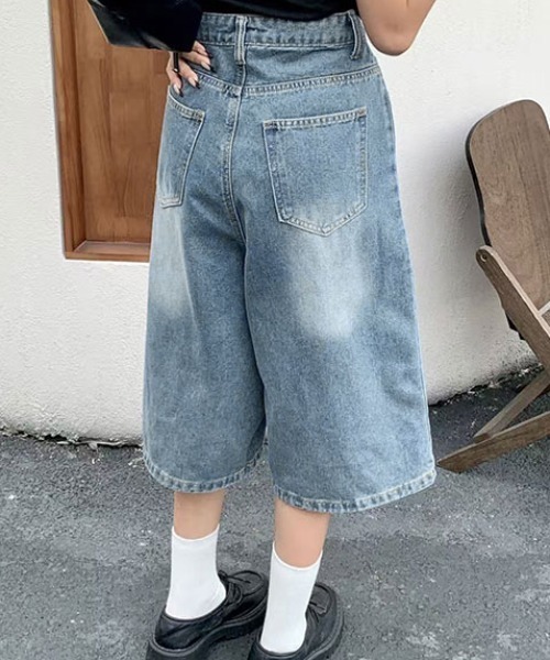 Ada.(エイダ)の「【Mellfy】ヴィンテージ風 ルーズシルエット ワイドデニム ハーフ パンツ(デニムパンツ・レディース・ライトブルー/ブルー・S/M)」の4枚目の写真