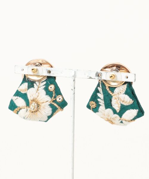 tone（トーン）の「【Lily accessory】インド刺繡ピアス(MA)（ピアス（両耳用）・レディース・グリーン・FREE）」の5枚目の写真
