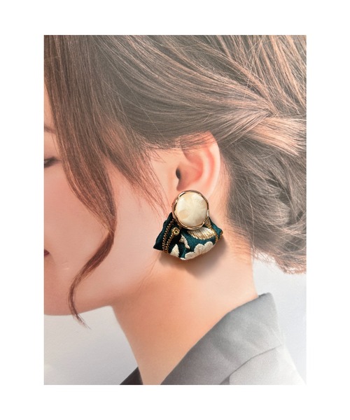 tone（トーン）の「【Lily accessory】インド刺繡ピアス(MA)（ピアス（両耳用）・レディース・グリーン・FREE）」の2枚目の写真