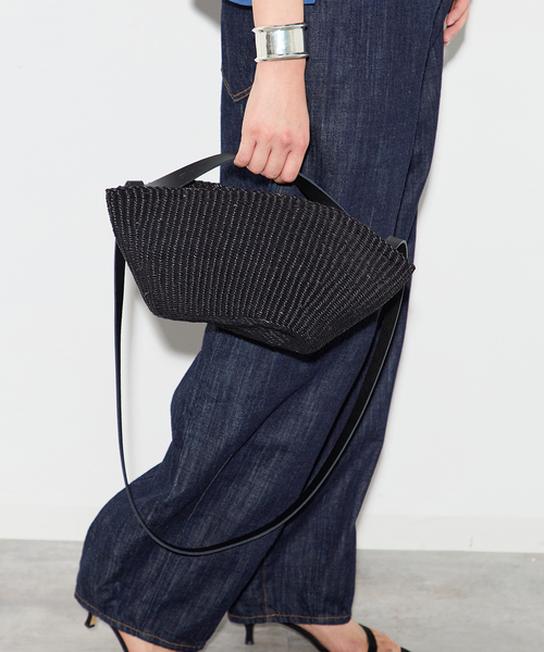 journal standard L'essage(ジャーナルスタンダードレサージュ)の「【INES BRESSAND】SMALL GOUSSE:ショルダーバッグ(ショルダーバッグ・レディース・アイボリー/ブラック・FREE)」の4枚目の写真