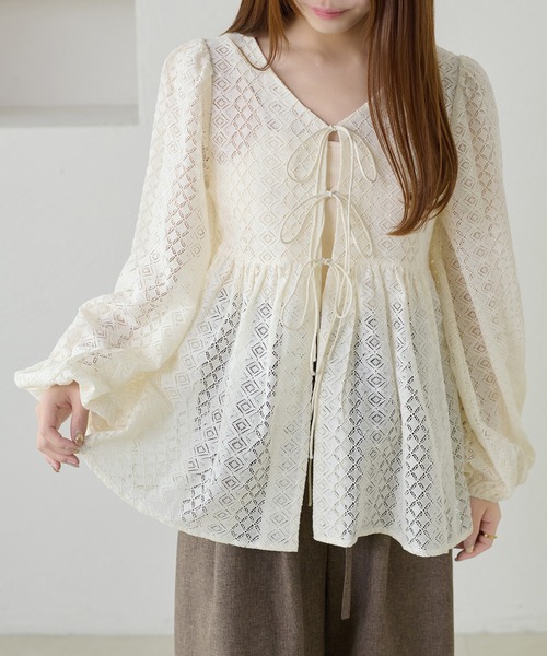 apres jour clair(アプレジュールクレア)の「【apres jour clair】アソートレースペプラムチュニックブラウス(シャツ/ブラウス・レディース・ブラック/アイボリー/オフホワイト・フリー/X-LARGE)」の2枚目の写真