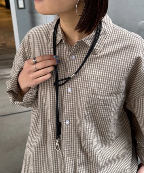 CIAOPANIC TYPY（チャオパニックティピー）の「【ユニセックス】加工レザーキーネックレス/スマホショルダー（ネックレス・メンズ・ブラウン/ブラック・ONE SIZE）」の10枚目の写真