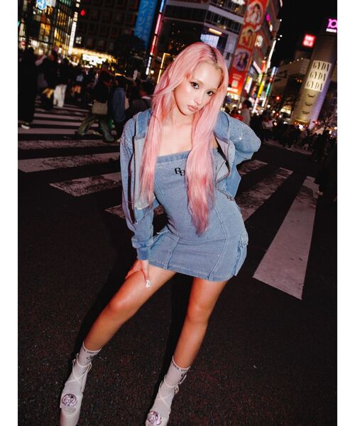 GYDA(ジェイダ)の「gradation bijouカットデニムパーカー【セットアップ着用可能】(パーカー・レディース・ライトブルー/ブルー・FREE)」の16枚目の写真