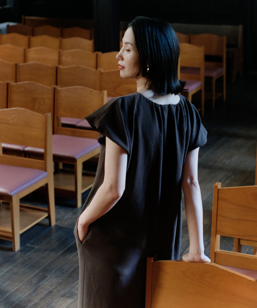 Noble(ノーブル)の「【洗える】ELENI/エルニ ビローギャザーワンピース(ワンピース・レディース・ホワイト系その他/ブラウン・36/38)」の6枚目の写真