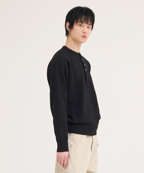 AKECII(アケシ)の「アンディソフトヘンリーネックニット_ブラック(ニット/セーター・メンズ・その他・MEDIUM/LARGE)」の5枚目の写真
