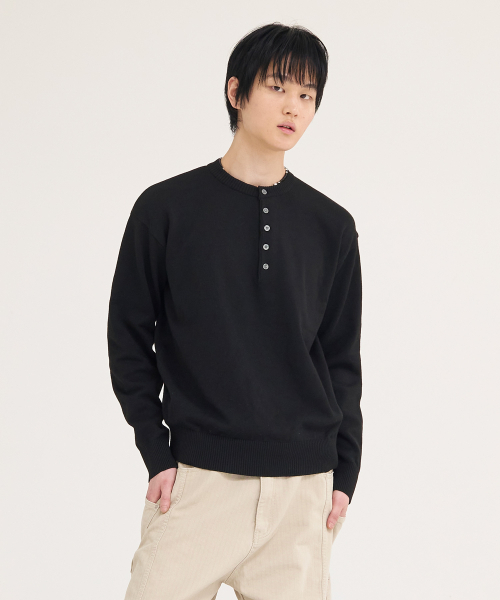 AKECII(アケシ)の「アンディソフトヘンリーネックニット_ブラック(ニット/セーター・メンズ・その他・MEDIUM/LARGE)」の6枚目の写真