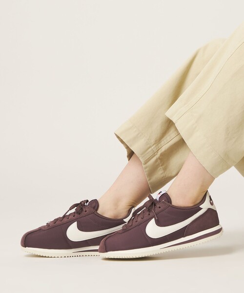 NIKE(ナイキ)の「<NIKE> Cortez T(スニーカー・レディース・ダークブラウン・23.5cm/23cm/24cm/22.5cm/24.5cm)」の2枚目の写真