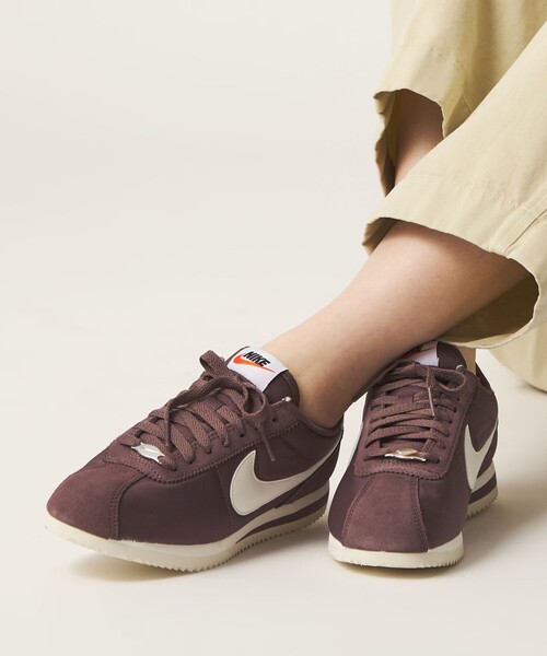 NIKE(ナイキ)の「<NIKE> Cortez T(スニーカー・レディース・ダークブラウン・23.5cm/23cm/24cm/22.5cm/24.5cm)」の3枚目の写真