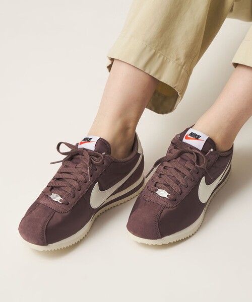 NIKE(ナイキ)の「<NIKE> Cortez T(スニーカー・レディース・ダークブラウン・23.5cm/23cm/24cm/22.5cm/24.5cm)」の4枚目の写真