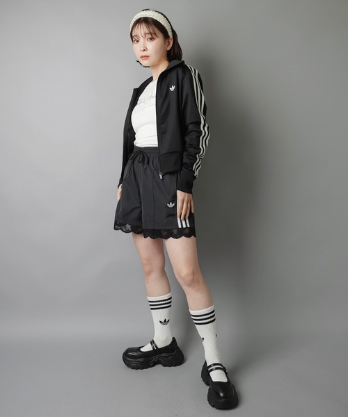 adidas（アディダス）の「【adidas/アディダス】ショートパンツ/裾レース/アディカラー レース トリム スリーストライプス ショーツ（その他パンツ・レディース・ブラック/ピンク/ホワイト・M）」の7枚目の写真