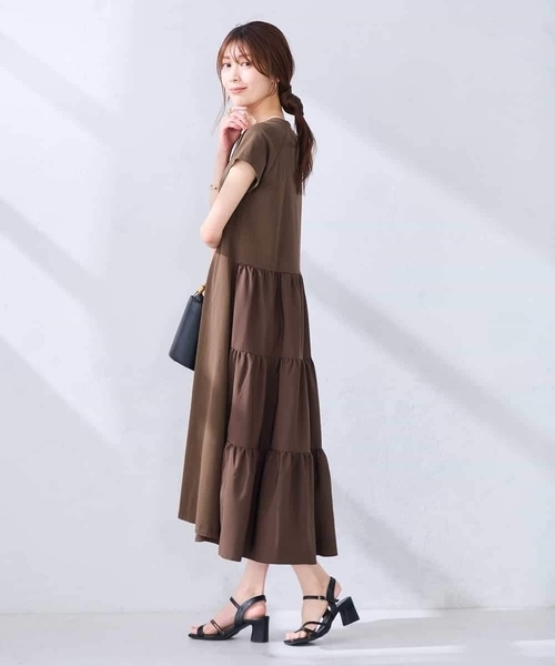 a.v.v(アーヴェヴェ)の「【WEB限定】バックティアードワンピース(ワンピース・レディース・ブラウン/ブラック・34/38/40/36/42)」の4枚目の写真