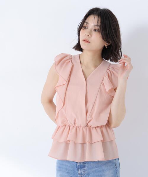NATURAL BEAUTY BASIC(ナチュラルビューティーベーシック)の「【山本里菜さんコラボ】ラッフル楊柳ペプラムブラウス(シャツ/ブラウス・レディース・ブルー/オフホワイト/ピンク・SMALL/MEDIUM)」の3枚目の写真